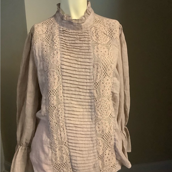 Once Upon a Time A Dream
Size M Long Sleeve Blouse - Picture 3 of 6